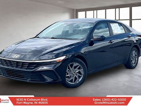 Used 2024 Hyundai Elantra SEL FWD image 1