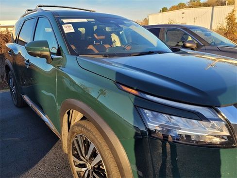 Used 2024 Nissan Pathfinder Platinum w/ Cargo Package image 9