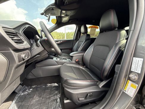 Used 2025 Ford Escape ST-Line image 9