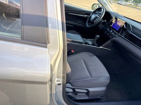 Used 2025 Toyota Camry LE FWD image 38