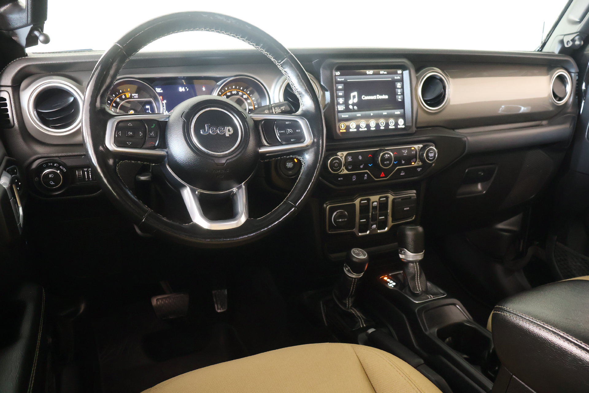 Used 2021 Jeep Gladiator Overland AWD/4WD image 2