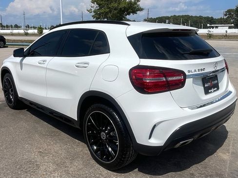 Used 2020 Mercedes-Benz GLA 250 w/ AMG Line Exterior image 3