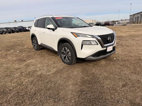 Certified 2021 Nissan Rogue SV w/ Premium Package image 3