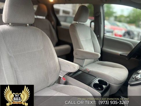 Used 2015 Toyota Sienna LE FWD image 13