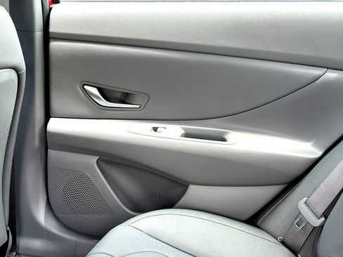 Used 2025 Hyundai Elantra Sport FWD image 23