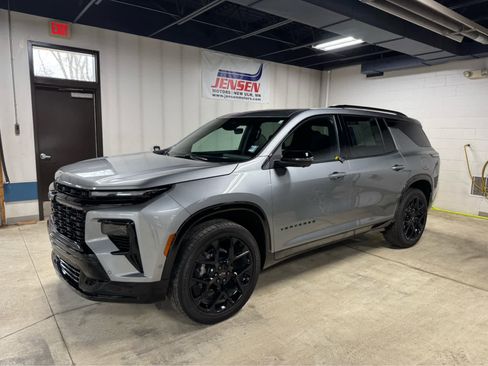 Certified 2025 Chevrolet Traverse RS image 1