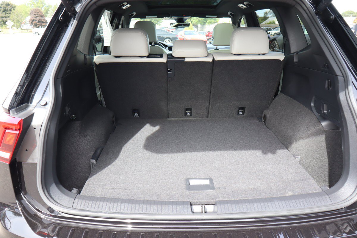 Used 2024 Volkswagen Tiguan SE R-Line AWD/4WD image 10