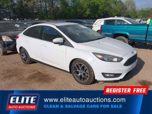 Used 2017 Ford Focus SEL FWD image 2
