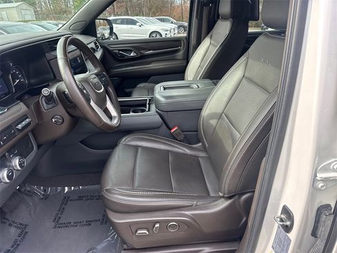 Used 2021 GMC Yukon Denali w/ LPO, Illumination Package image 9