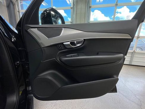 Used 2022 Volvo XC90 T5 Momentum AWD/4WD image 31