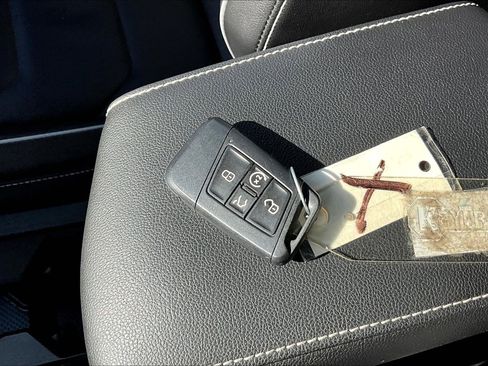 Used 2021 Volkswagen Tiguan SEL Premium R-Line image 10