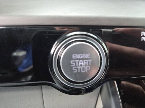 Used 2022 Kia Carnival SX image 10