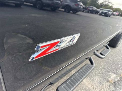 Used 2018 Chevrolet Silverado 1500 LT w/ Midnight Edition image 8