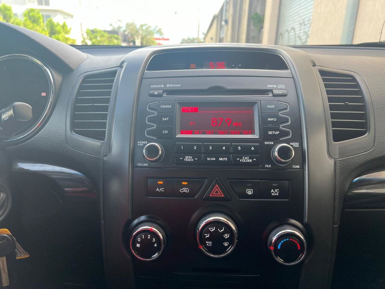 Used 2011 Kia Sorento LX w/ Convenience Pkg FWD image 19