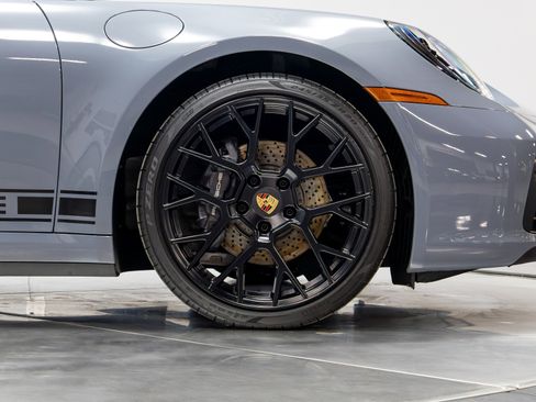 Used 2024 Porsche 911 Carrera image 24