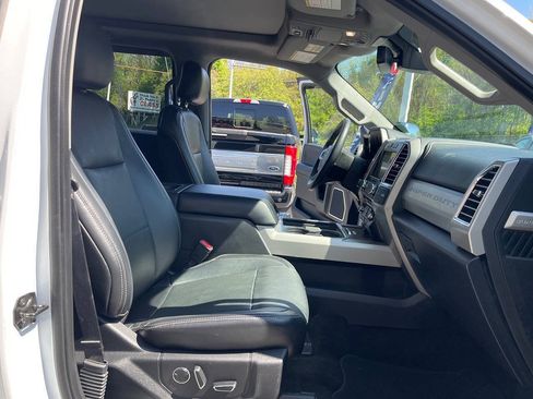 Used 2017 Ford F250 Lariat w/ Lariat Ultimate Package AWD/4WD image 39