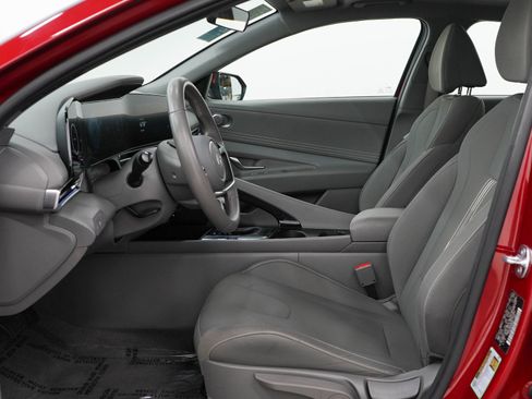 Used 2025 Hyundai Elantra SEL FWD image 40