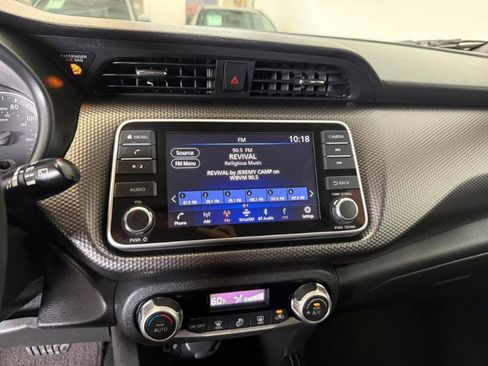 Used 2018 Nissan Kicks SV FWD image 15