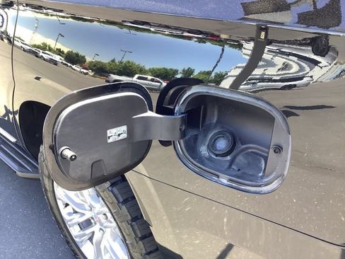 Used 2023 GMC Yukon SLT AWD/4WD image 22
