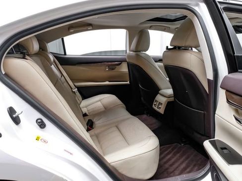 Used 2016 Lexus ES 350 w/ Luxury Package w/Wood Trim FWD image 38