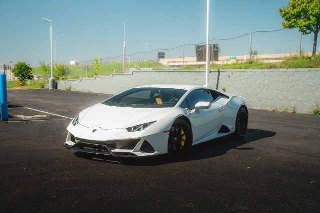 Used 2020 Lamborghini Huracan EVO RWD image 28
