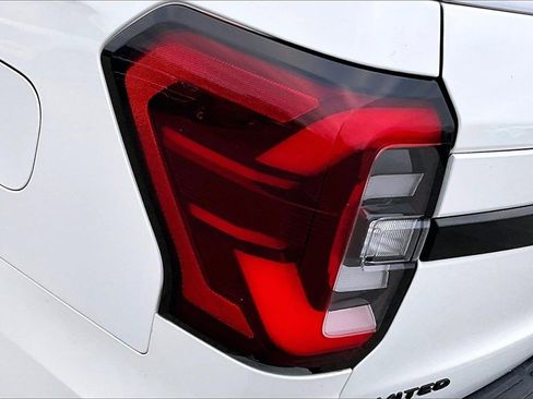 Used 2022 Ford Expedition Max Limited image 30