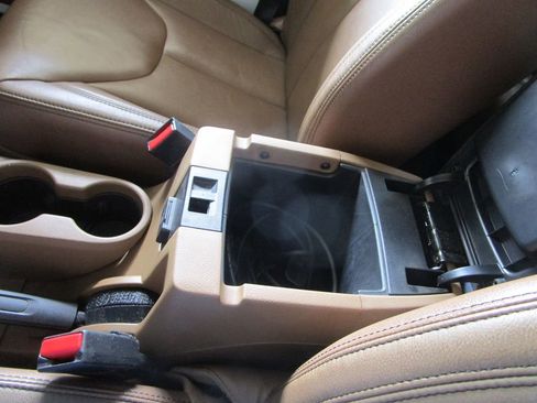 Used 2017 Jeep Wrangler Unlimited Sahara w/ Connectivity Group image 39