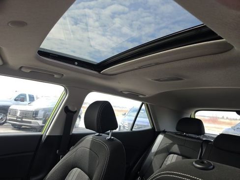 Certified 2023 Hyundai Venue SEL image 11