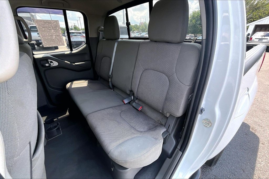 Used 2020 Nissan Frontier 2WD Crew Cab image 25