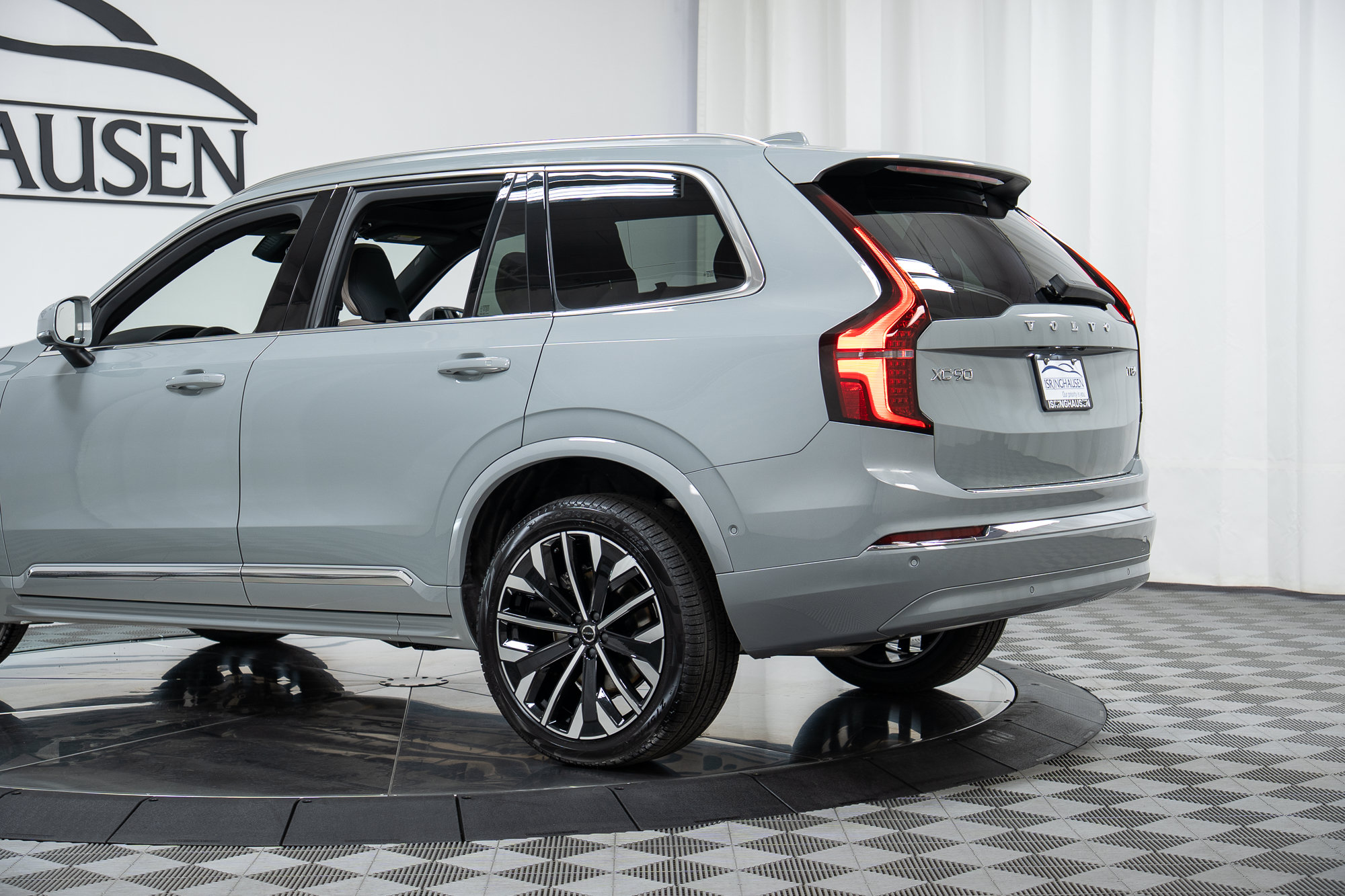 New 2026 Volvo XC90 T8 Plus w/ Protection Package Premier AWD/4WD image 29