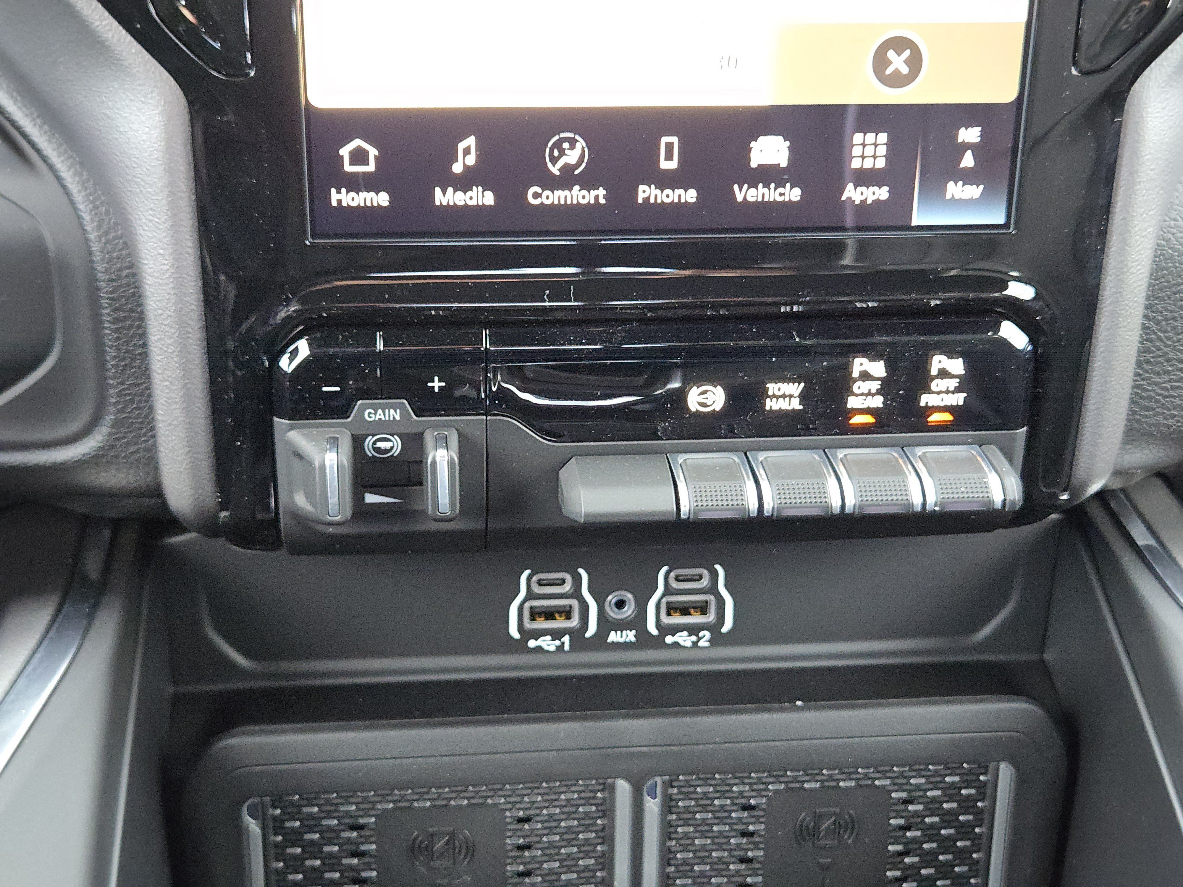 New 2026 RAM 2500 Laramie w/ Night Edition AWD/4WD image 17