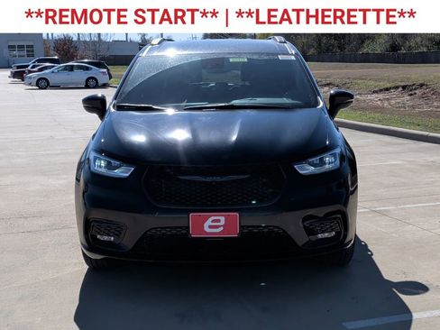 New 2026 Chrysler Pacifica Select image 2