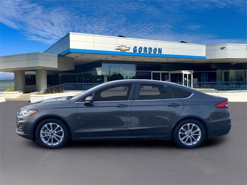 Used 2020 Ford Fusion SE image 3