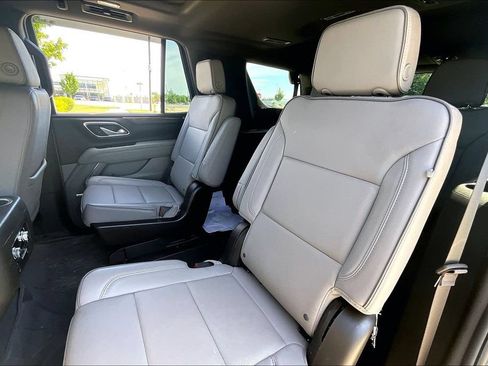Used 2024 GMC Yukon SLT w/ SLT Premium Package AWD/4WD image 32