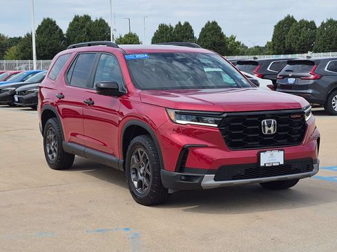 Used 2024 Honda Pilot TrailSport image 4