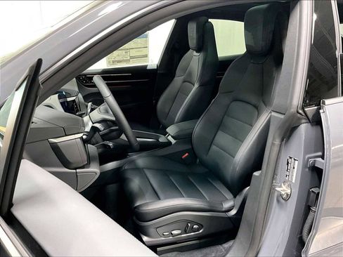 New 2025 Porsche Macan 4 Electric image 5