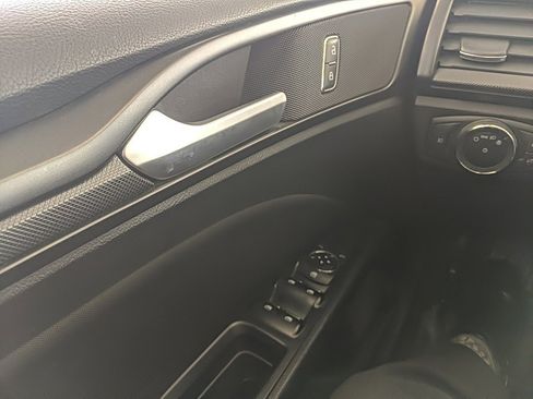 Used 2018 Ford Fusion SE w/ Equipment Group 201A image 22