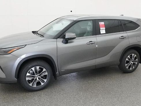 New 2026 Toyota Highlander XLE AWD/4WD image 2