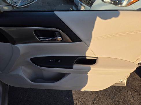 Used 2014 Honda Accord Plug-In Sedan image 14