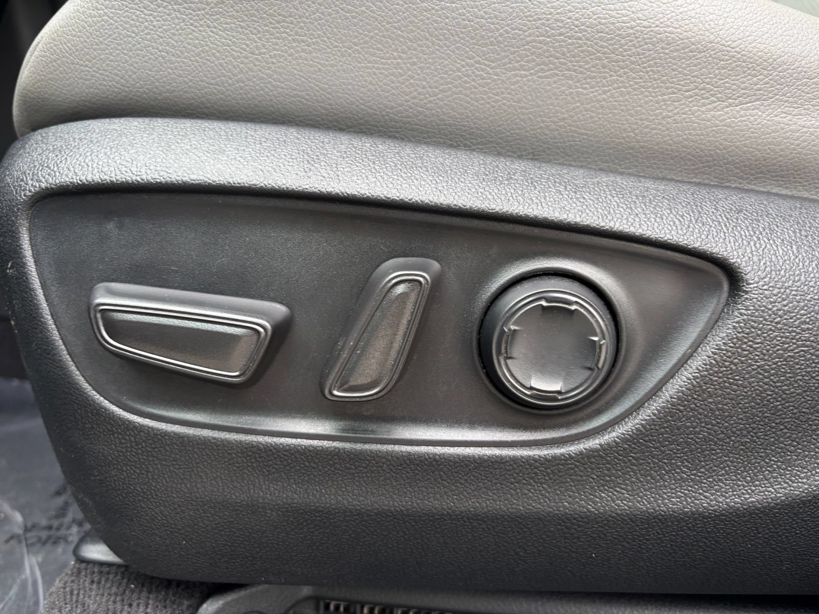 Used 2025 Toyota Sienna XLE FWD image 22