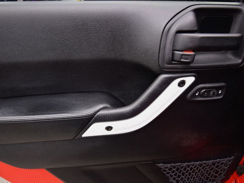 Used 2015 Jeep Wrangler Unlimited Sahara image 26