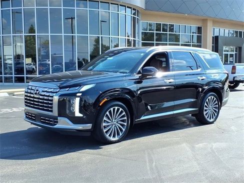 Used 2025 Hyundai Palisade Calligraphy image 2