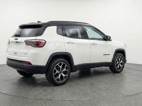Used 2025 Jeep Compass Limited image 7