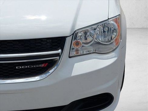 Used 2018 Dodge Grand Caravan SE w/ UConnect Hands-Free Group FWD image 9