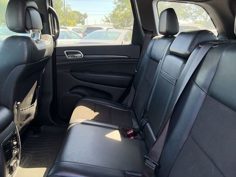Used 2019 Jeep Grand Cherokee Altitude RWD image 9