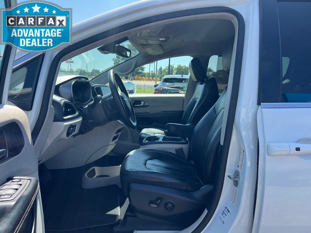 Used 2022 Chrysler Pacifica Touring-L FWD image 7