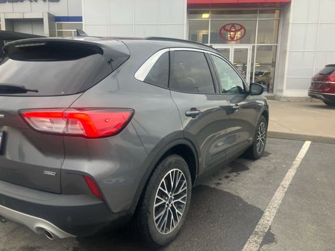 Used 2022 Ford Escape SEL w/ Technology Package image 3