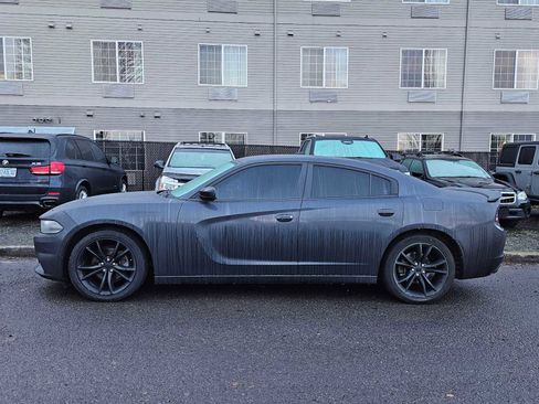 Used 2016 Dodge Charger SE w/ Blacktop Package image 5