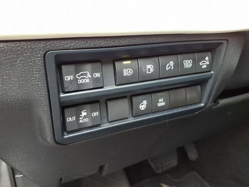 Certified 2024 Toyota Sequoia Capstone AWD/4WD image 17
