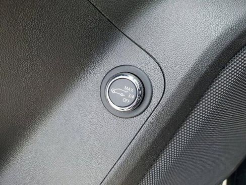 Used 2023 GMC Acadia SLE w/ Driver Convenience Package image 20